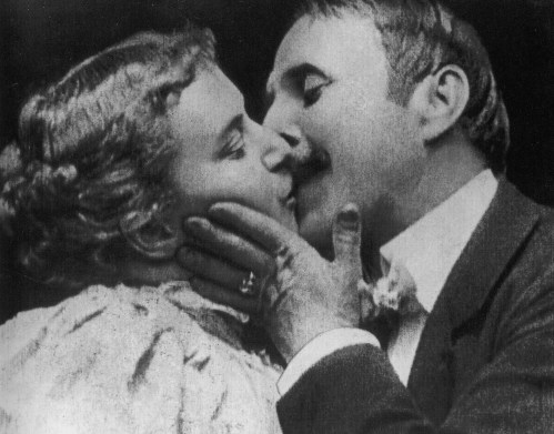 kiss 1915