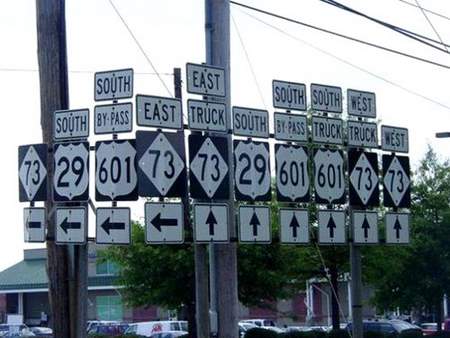 10 Worst Traffic Signs in the World and the Lots of Arrows Sign