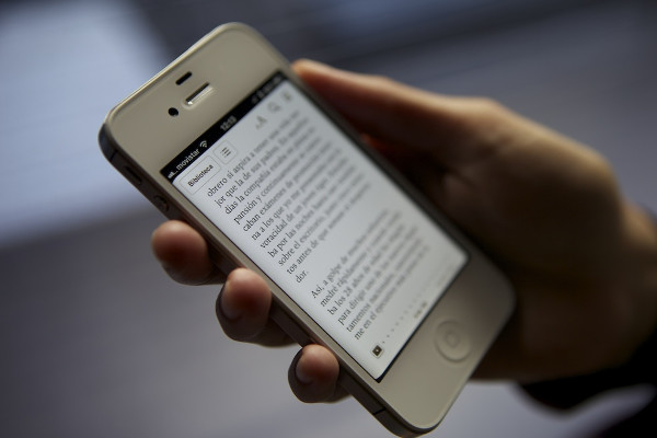reading e-books on smartphone