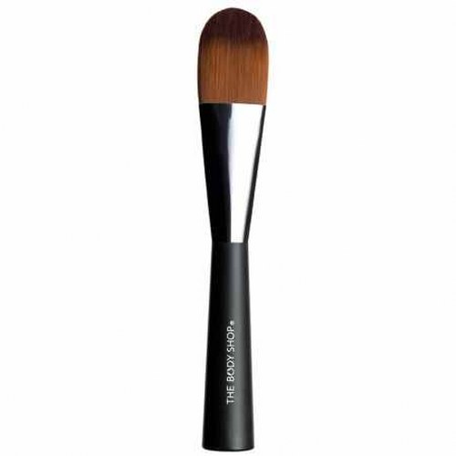 10 Essential Makeup Brushes