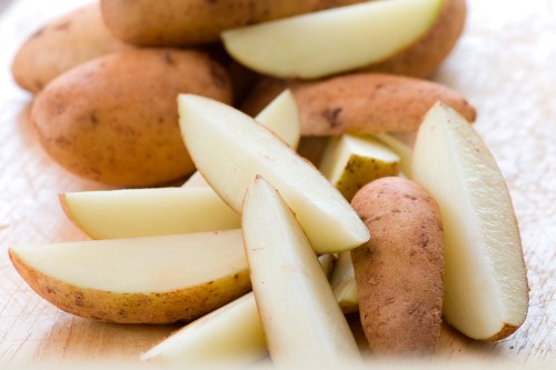 potatoes dark circles remedies. how to get rid of dark circles, healthiest foods, turmeric, natural skin remedies