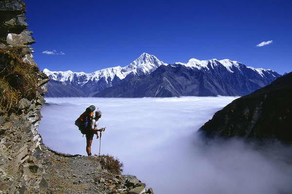 The top 9 Mt Everest facts include its harsh climate.